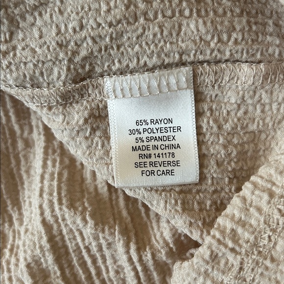 Beige Button-Up Women's cropped blouse - Picture 7 of 7